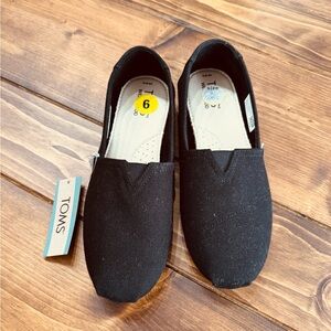 NWT TOMS Women’s Black Moccasins